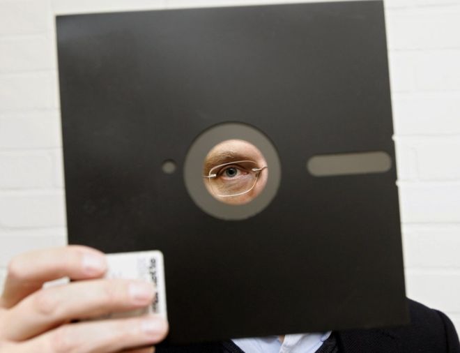 Diskette de 8 pulgadas | Foto vía BBC