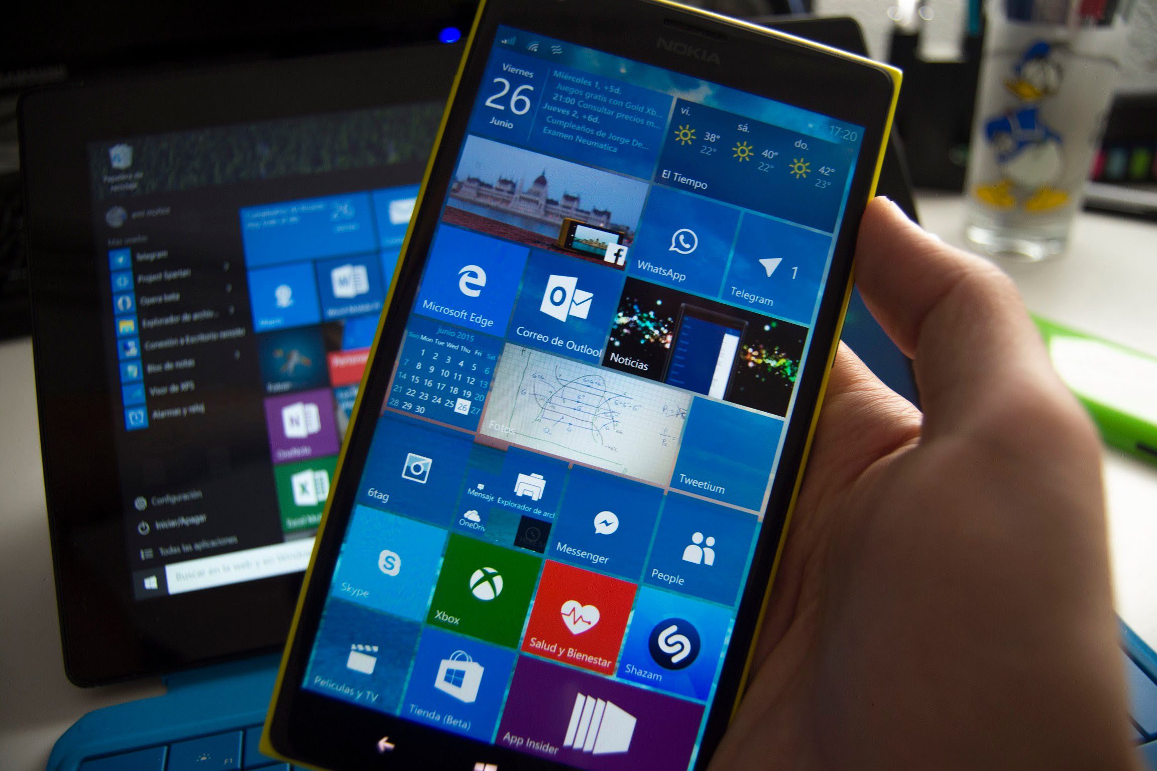 Microsoft trabaja en un smartphone innovador y de gama alta