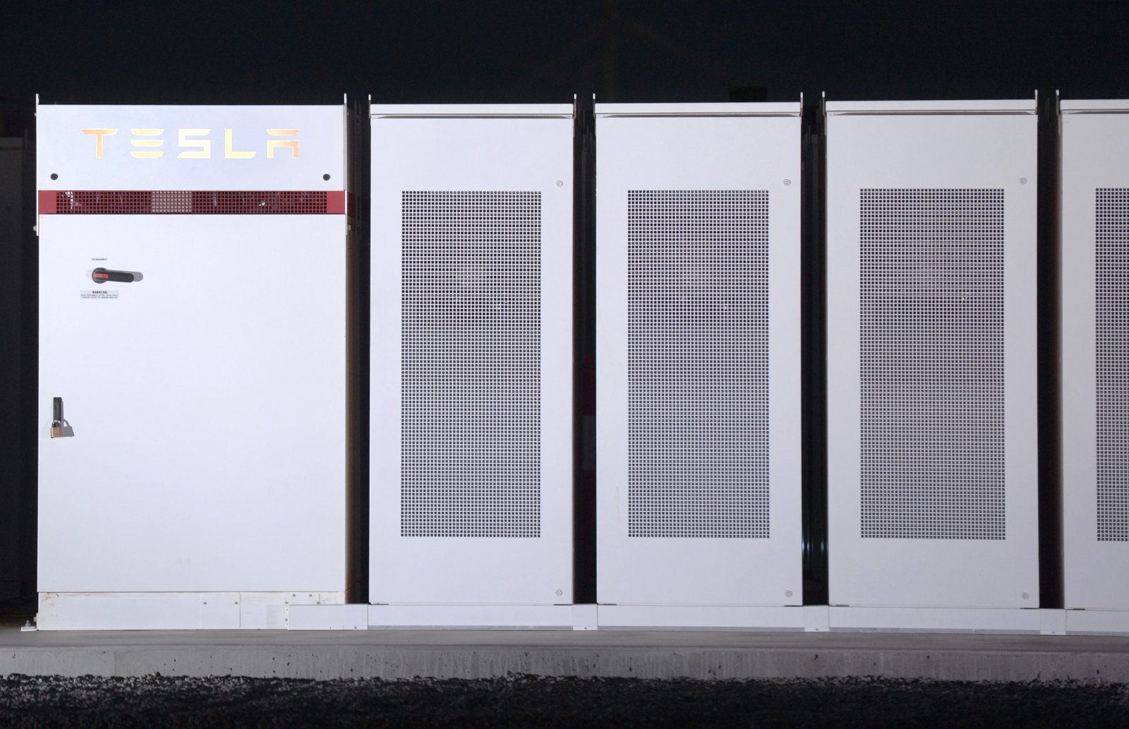 Tesla termina su Powerpack gigante justo a tiempo