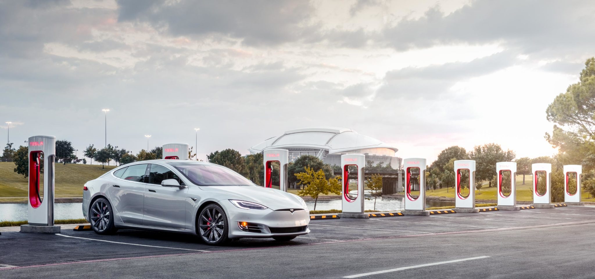 Tesla limitará el uso de sus estaciones de carga