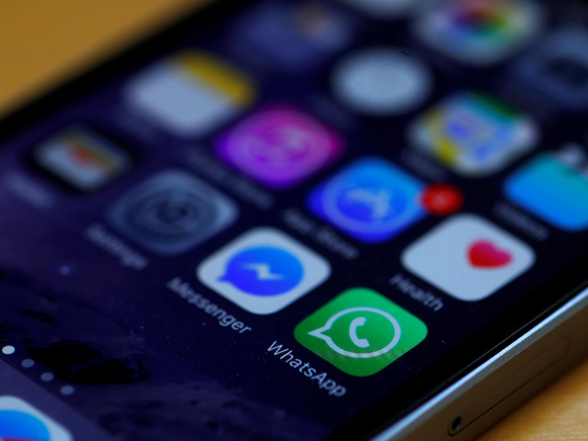 Facebook confirma que Messenger revisa las conversaciones de sus usuarios