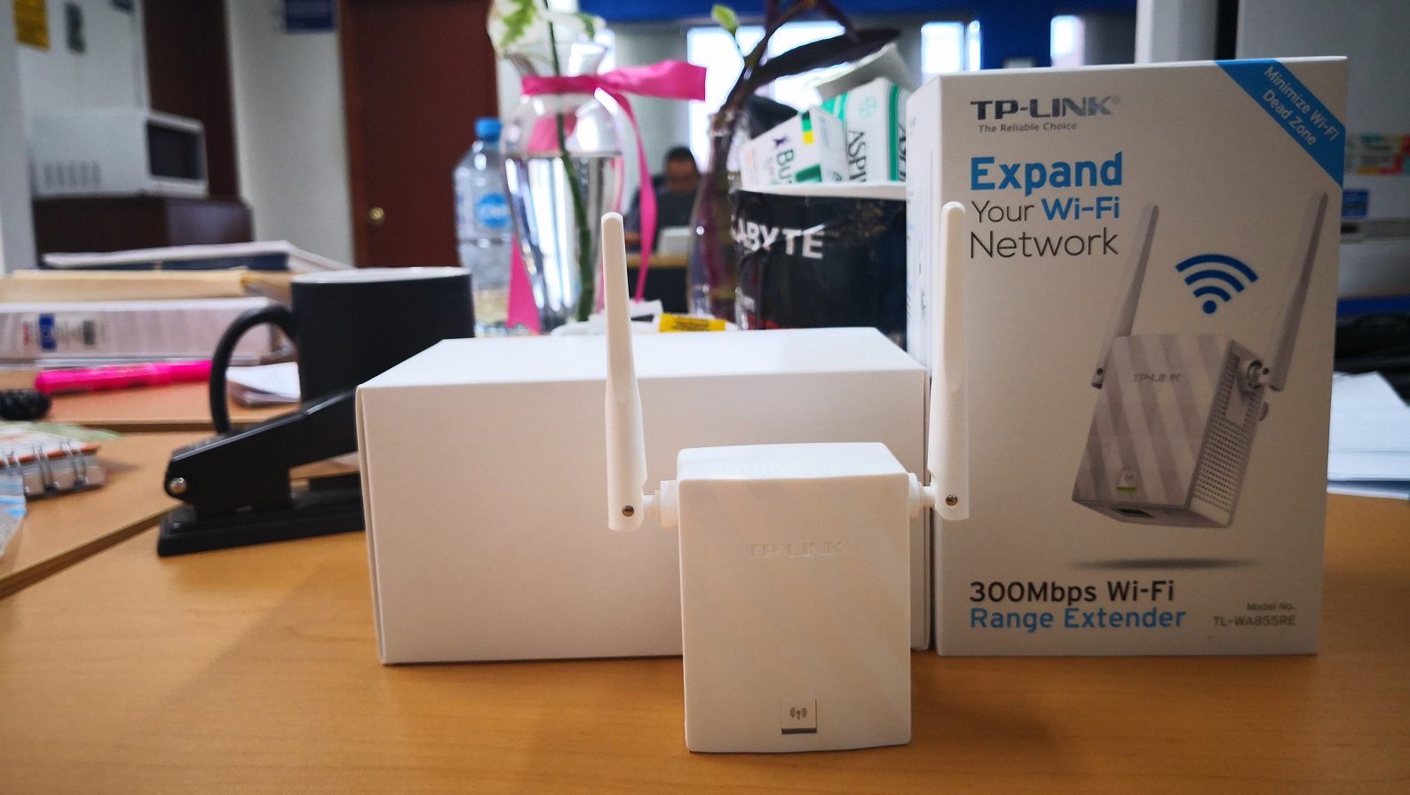 Un  extensor de rango para WiFi de TP-Link, el TL-WA855RE