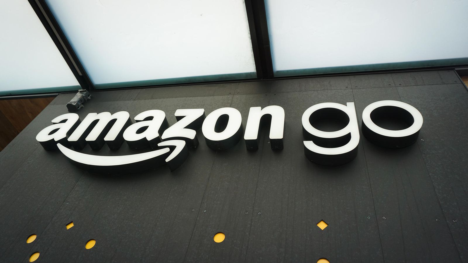 Amazon y Apple cierran acuerdo, para vender el iPhone y iPad