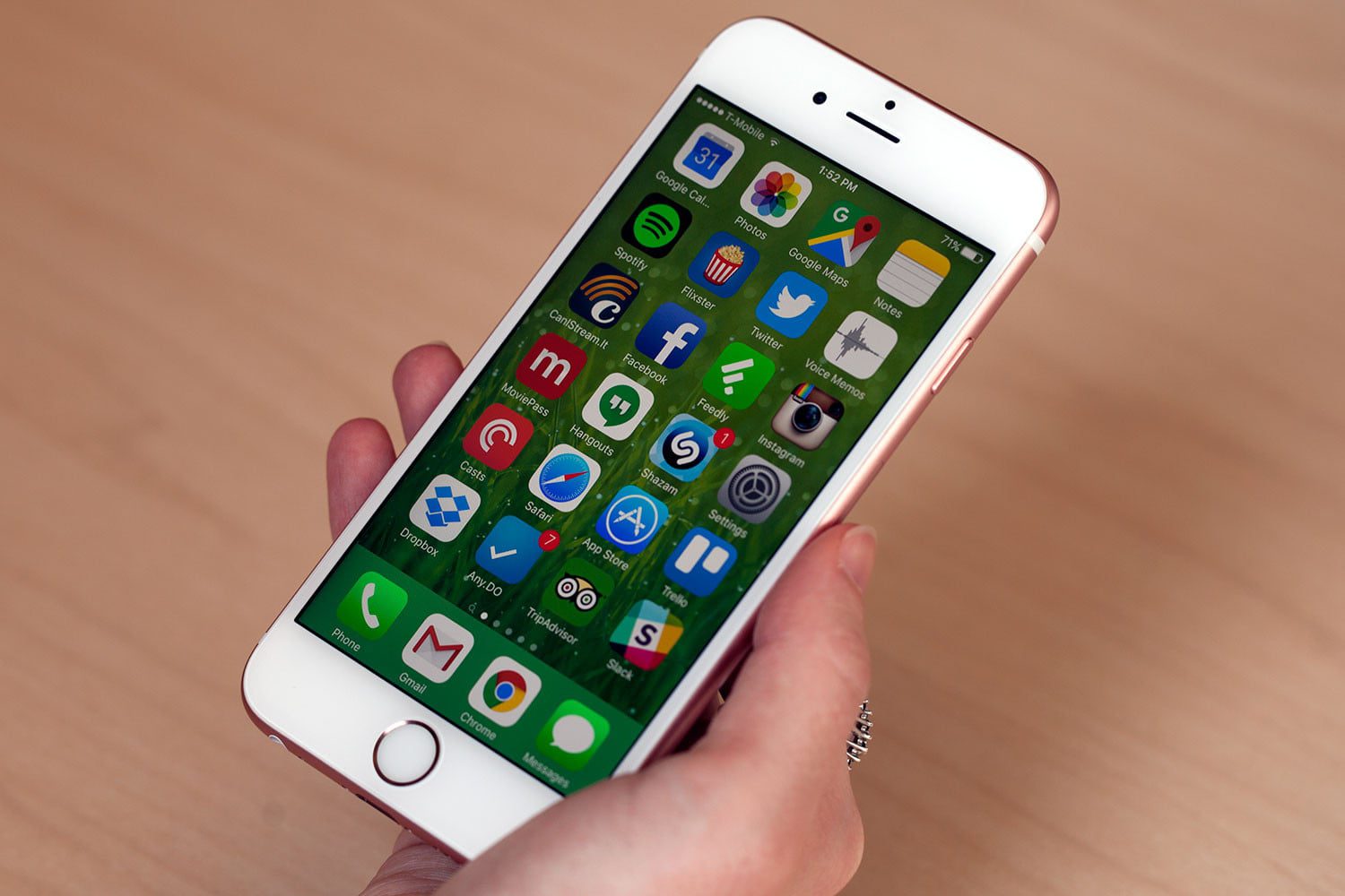 Apple planea bajar el precio del iPhone para mejorar las ventas