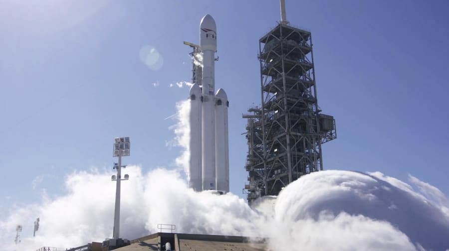 SpaceX logra un nuevo lanzamiento exitoso del nuevo cohete Falcon Heavy