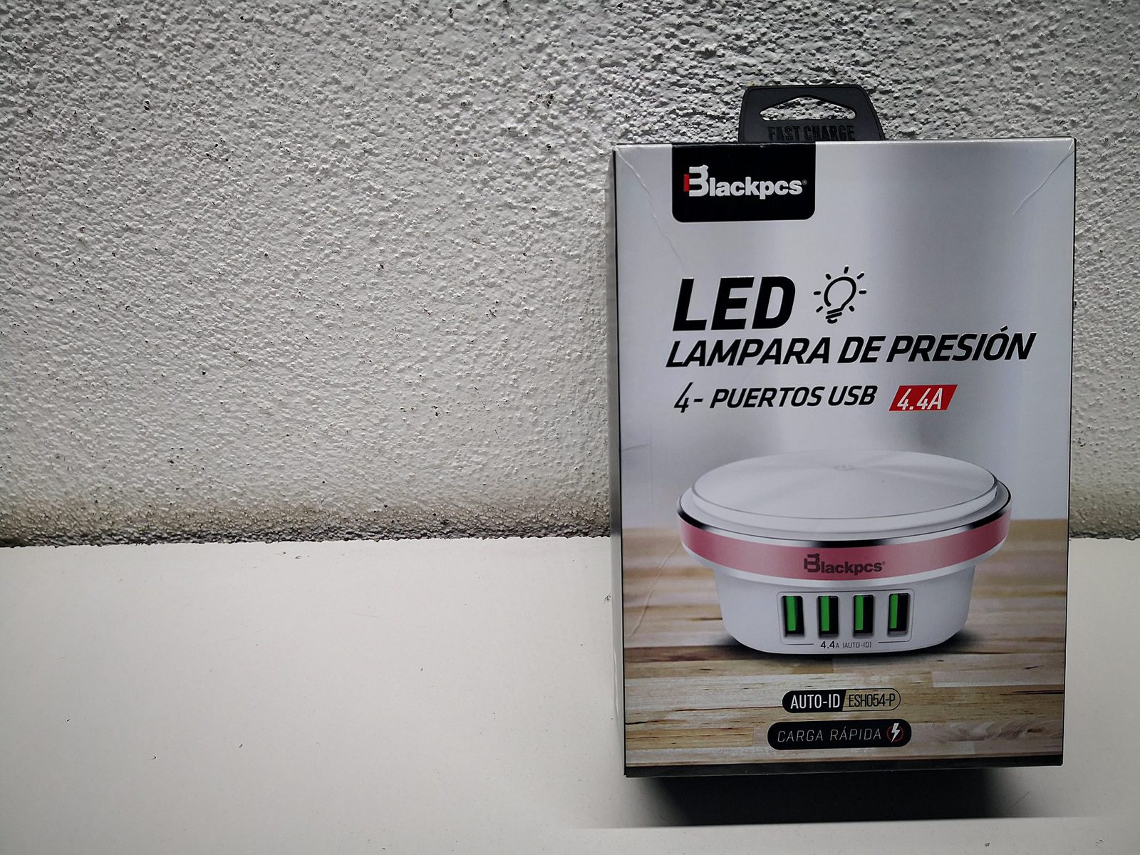 El cargador y lámpara LED que usa tu tío geek